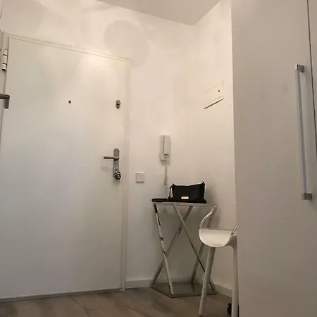 Modernes, Messenahes 1-zi-appartment Apartment